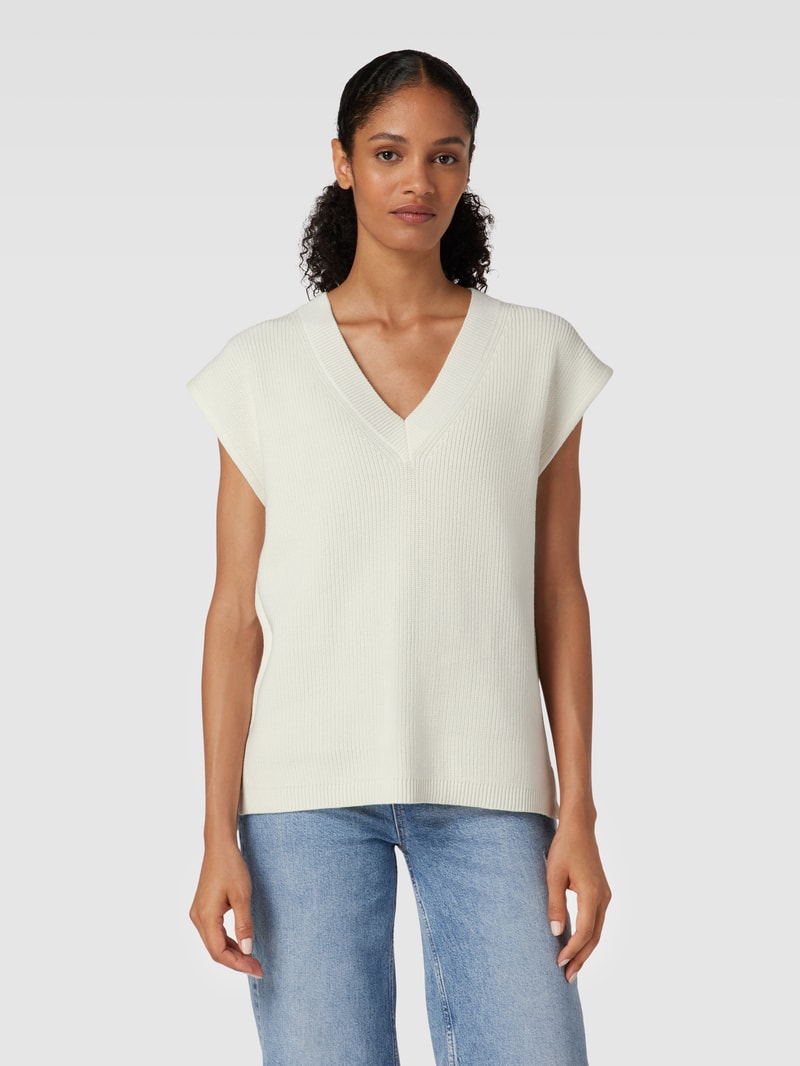 Strickpullover mit V-Ausschnitt in offwhite