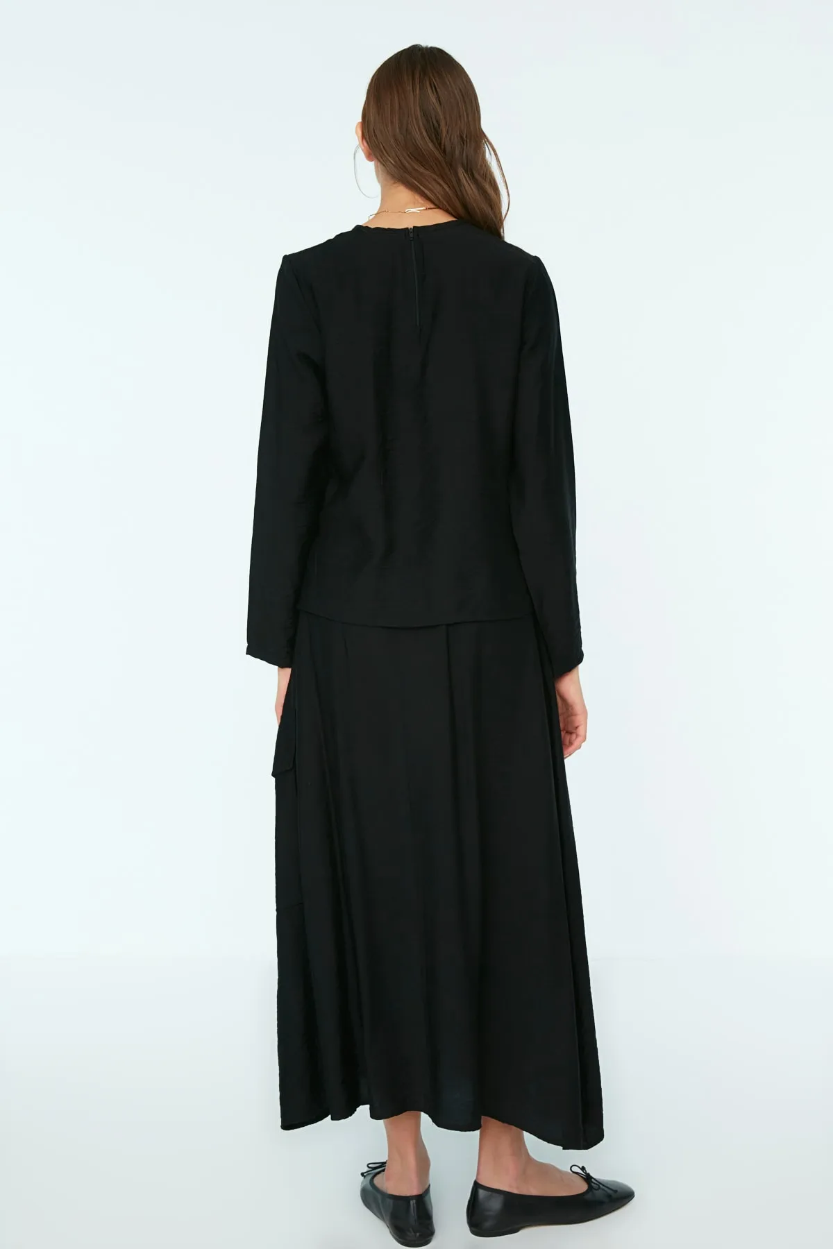 Trendyol Modest  Schwarzes Aerobin Bluse-Rock-Set mit Taschendetail TCTSS22US0087