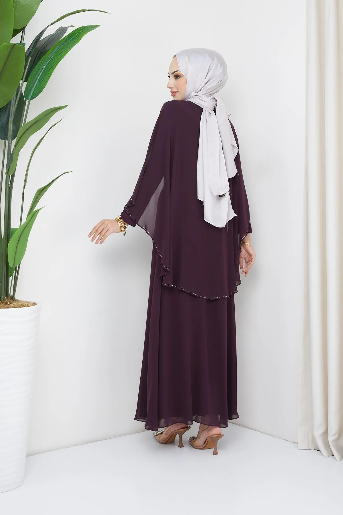 Olcay  Stein- und Cape-detailliertes Chiffon-Hijab-Abendkleid DAM 1650