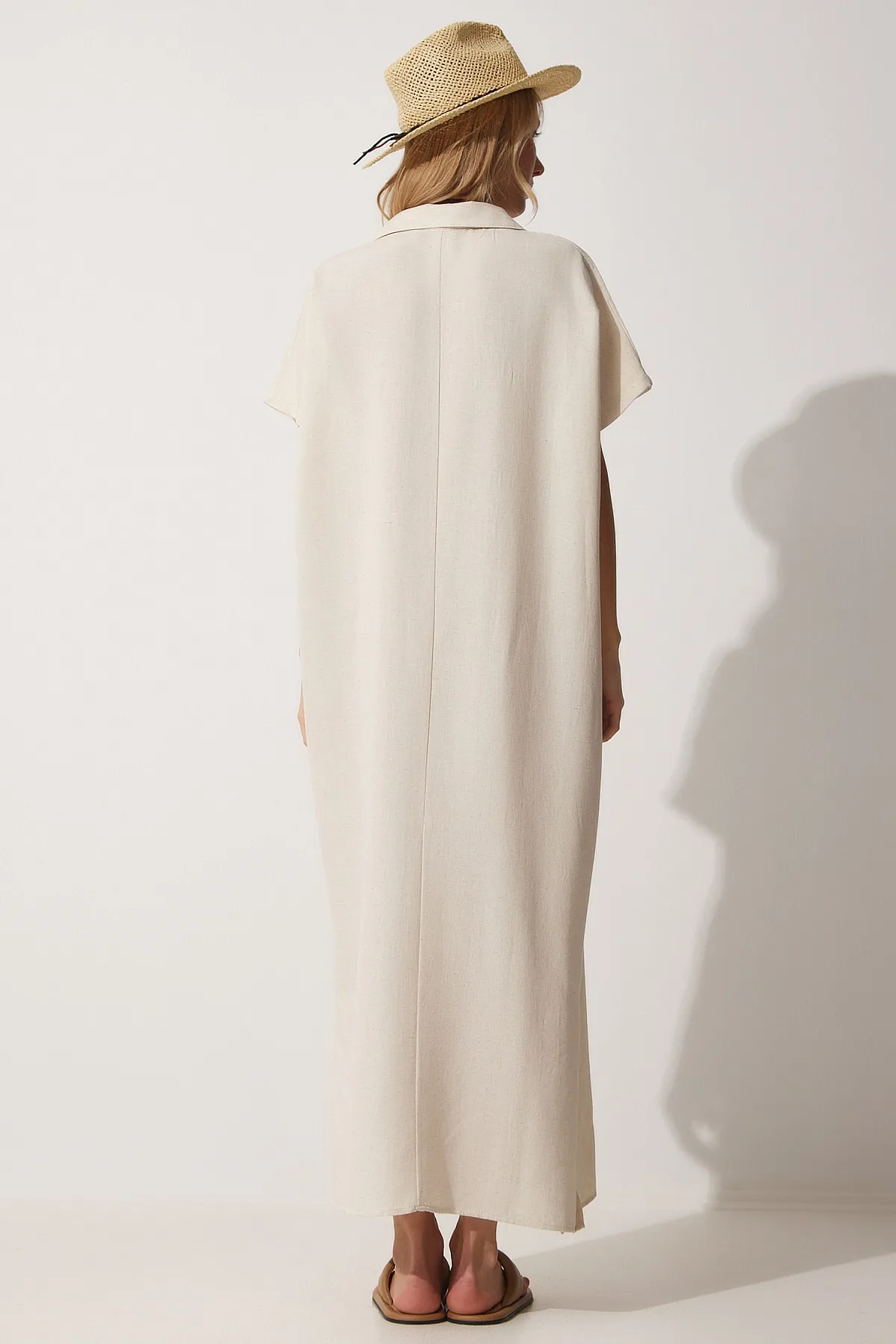 Happiness İstanbul  Langes Sommerleinenkleid mit cremefarbener Halskette für Damen ZH00015