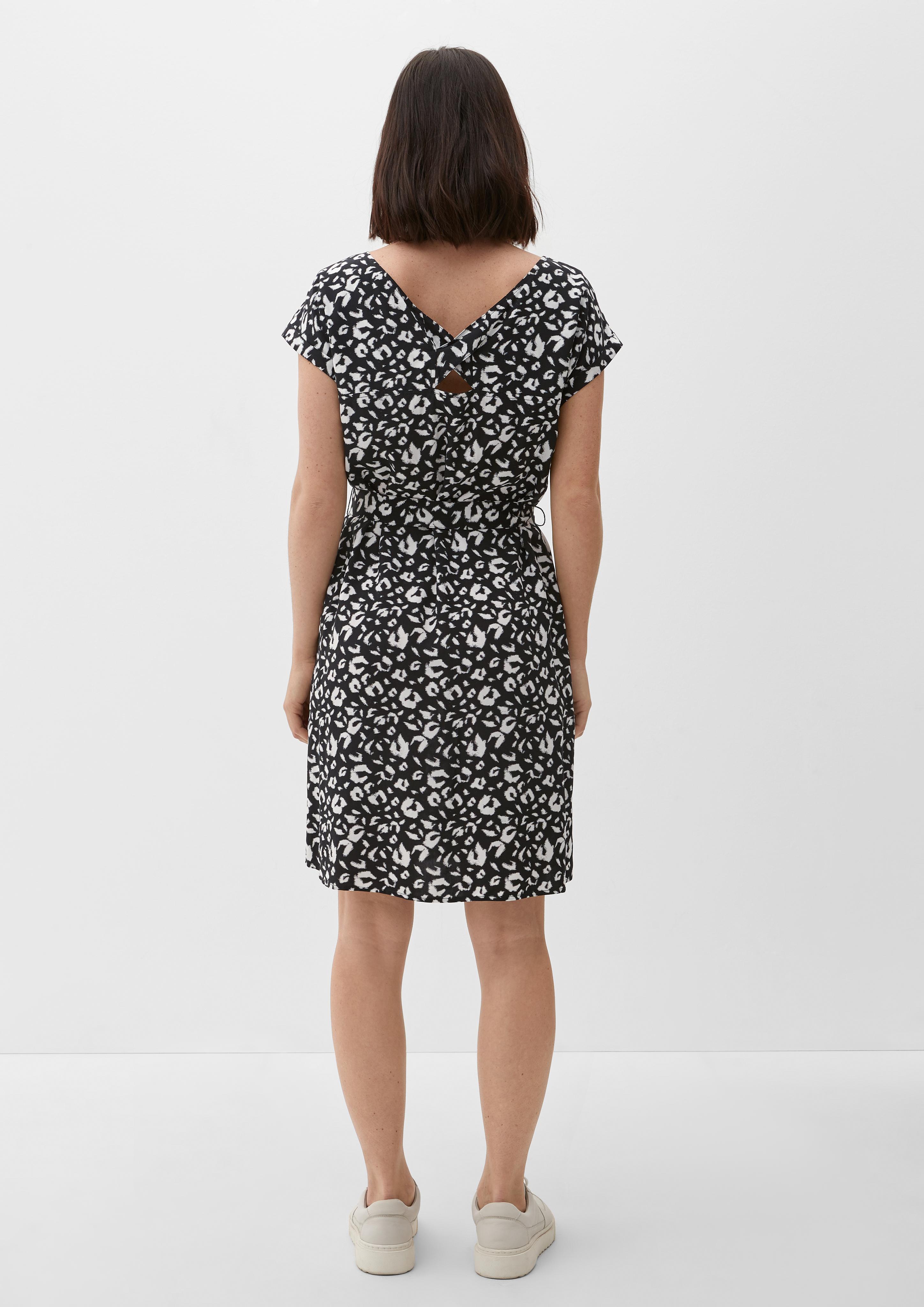 Kurzes Kleid mit Binde-Detail  2132623-99A6