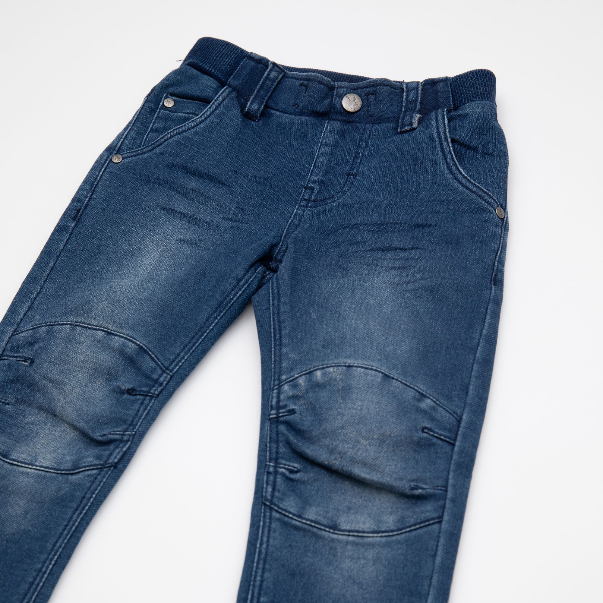 Coole Kinderjeans mit Knieeinsätzen