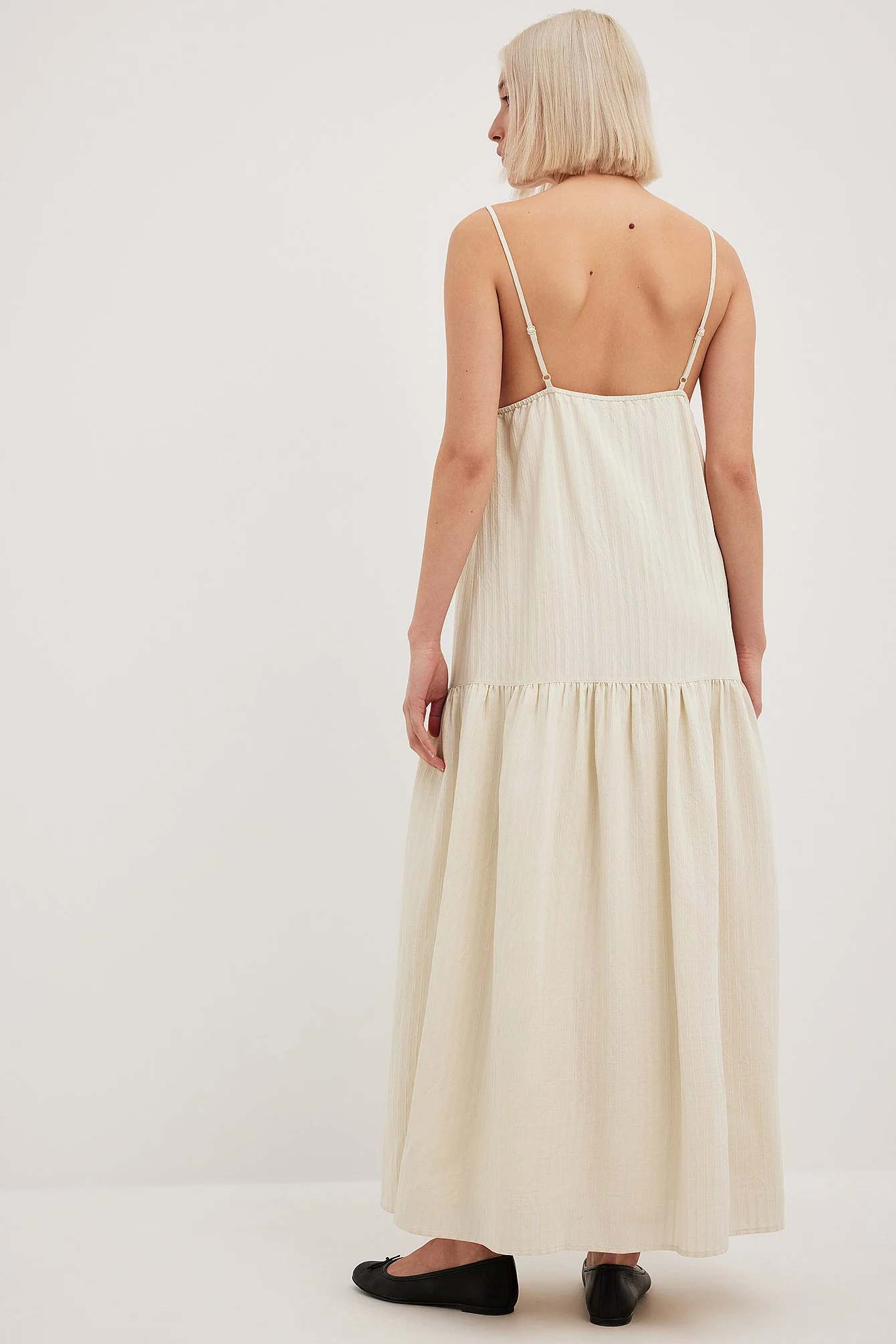 Strukturiertes Midikleid mit V-Ausschnitt