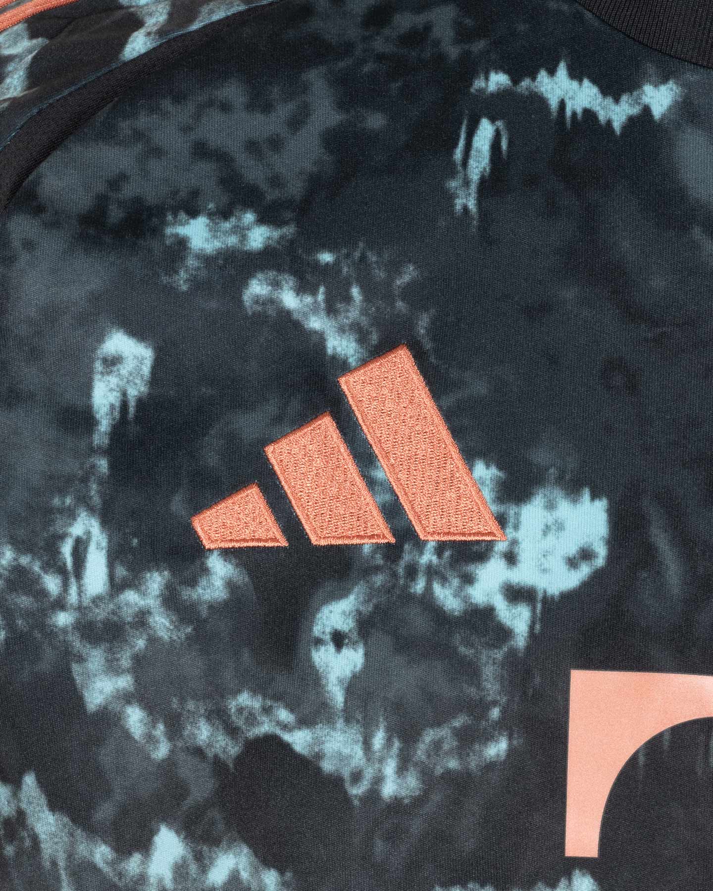Oficiálny futbalový dres Adidas Bayern Mníchov 24-25 pre domácich majstrov M IZ3130