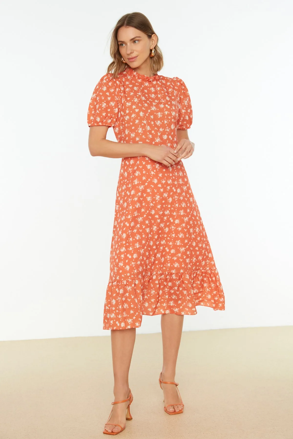 Trendyol Collection  Gefliestes A-Linien-Midikleid mit Blumenmuster TWOSS20EL0894