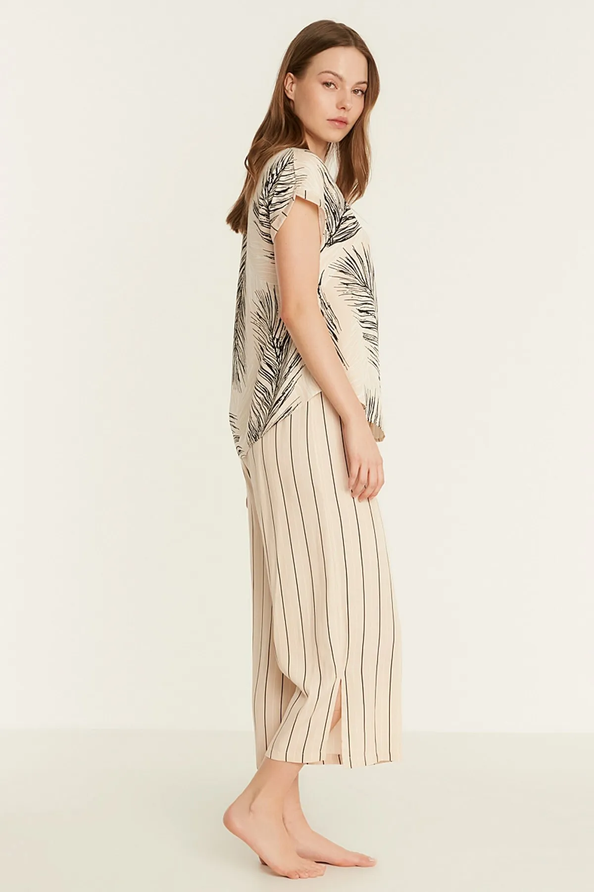 C&City  Gemustertes Kurzarm-Pyjama-Set aus Viskose 9081 Creme
