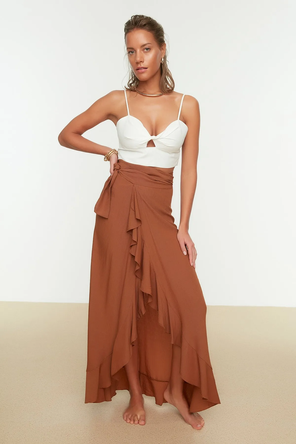 Trendyol Collection  Strandrock mit Zimt-Schwungrad-Details TBESS19WV0004