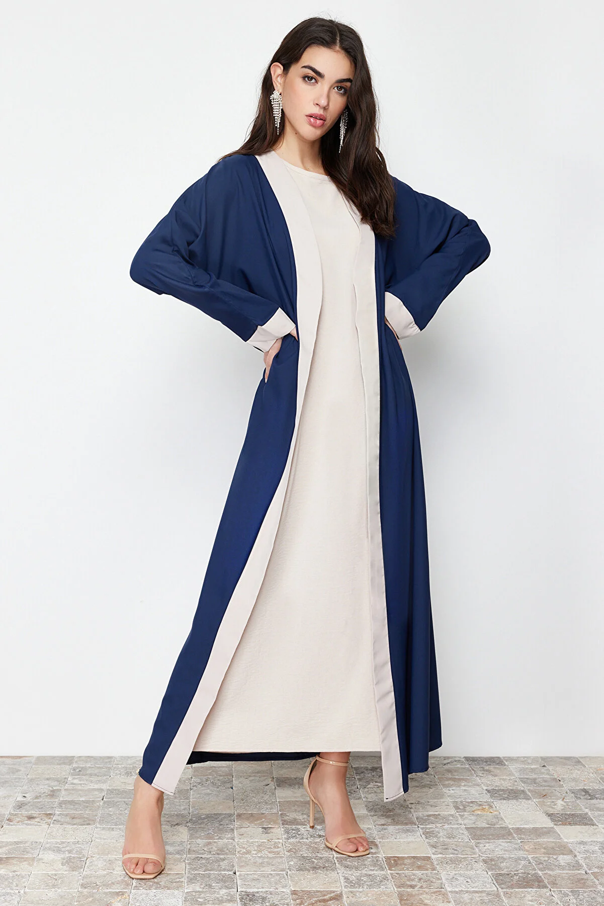 Trendyol Modest  Marineblaue, farbblockierte lange gewebte Mütze & Ferace & Abaya TCTSS24KF00009