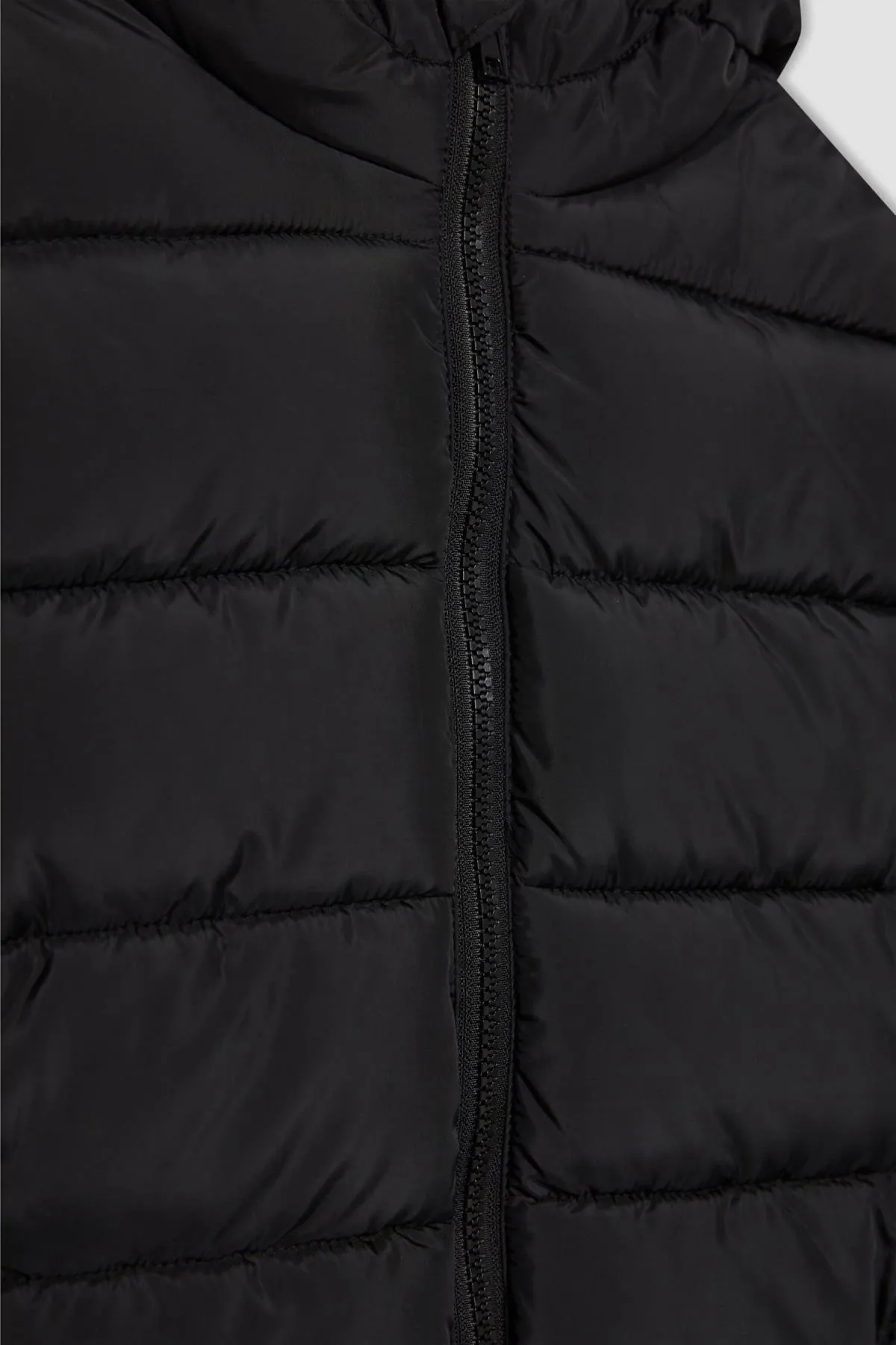 DeFacto  Wasserabweisende Pufferjacke mit Kapuze für Jungen A1875a823wn
