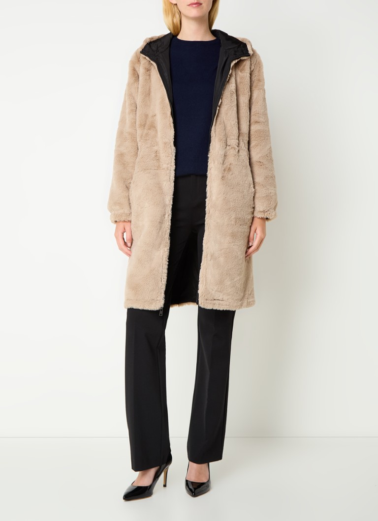 Parka reversibilă cu glugă tivită cu blană artificială, creație Gerard Darel Laure.
