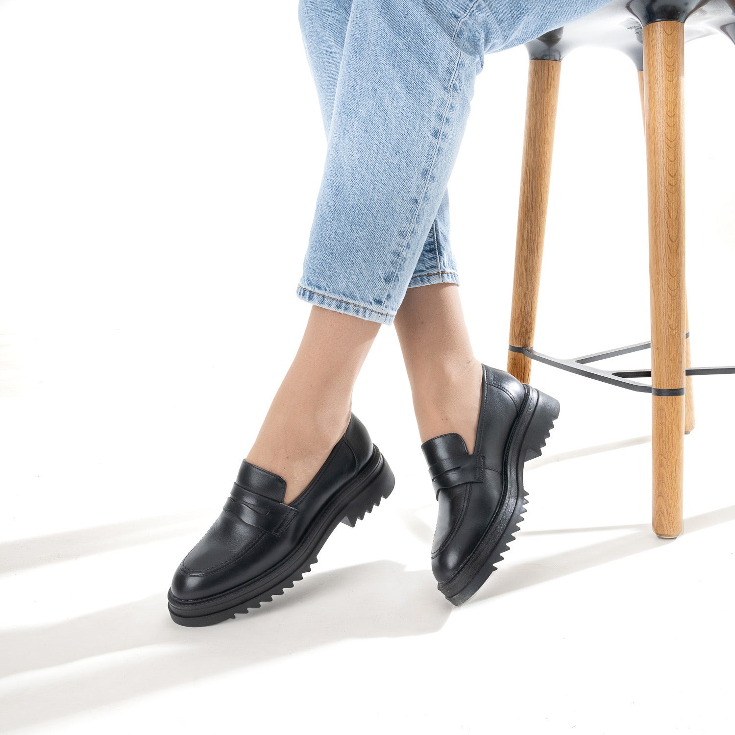 Mocassin TEXTO noir en cuir à semelle crantée