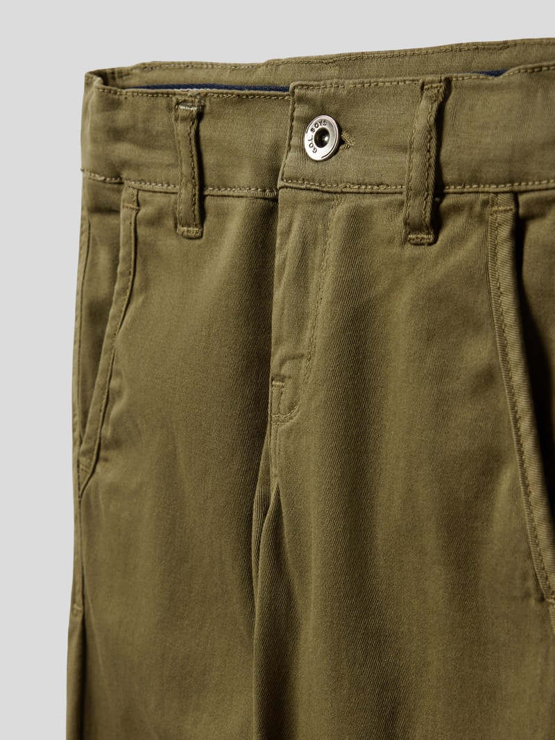 Hose mit französischen Eingrifftaschen in olivgrün