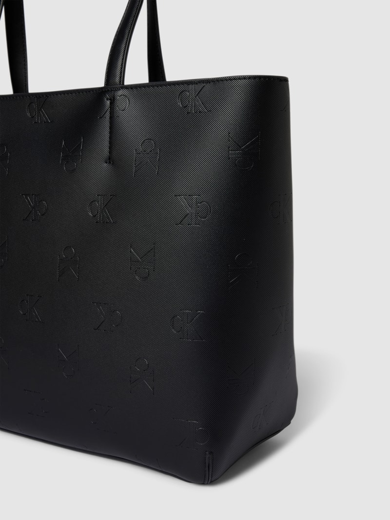 Handtasche mit Allover-Label-Prägung Modell 'SLEEK' in schwarz