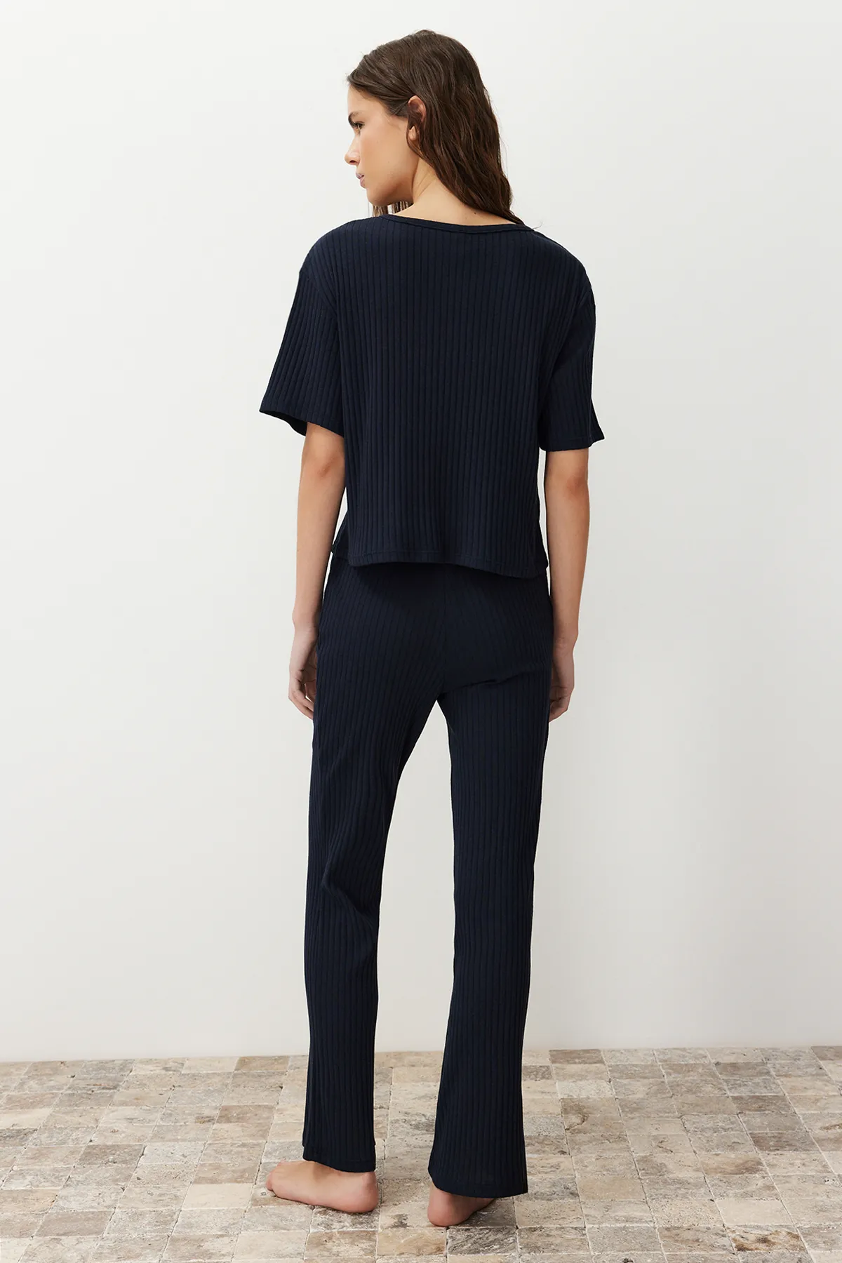 Trendyol Collection  Marineblauer Slogan-bedruckter, detaillierter Gummi-T-Shirt-Hose-Strickpyjama aus schnurgebundener Baumwolle THMSS21PT1016