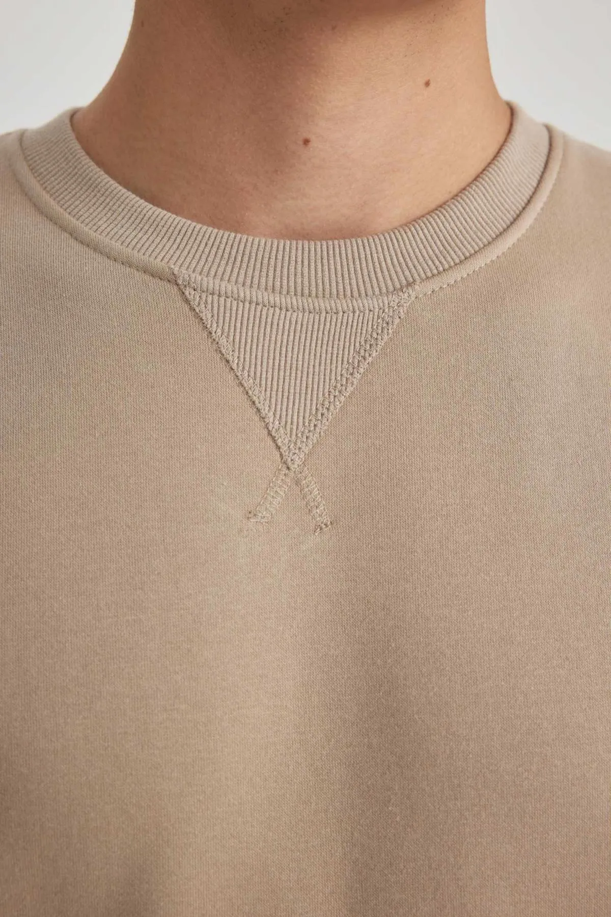 DeFacto  Basic-Sweatshirt aus Baumwolle mit normaler Passform und Rundhalsausschnitt