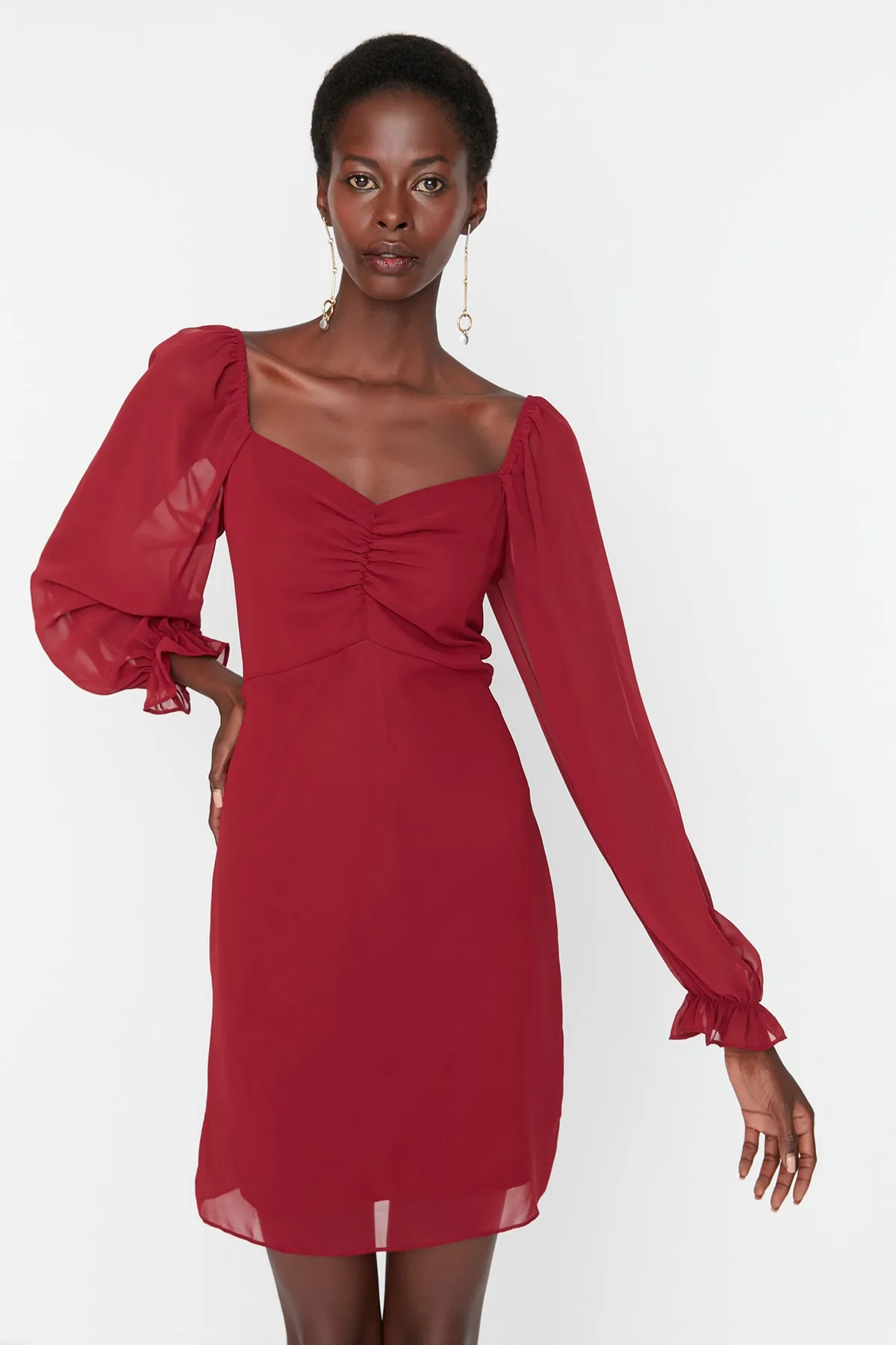 Trendyol Collection  Burgunderfarbenes Webkleid mit herzförmigem Kragen TWOAW23EL01085