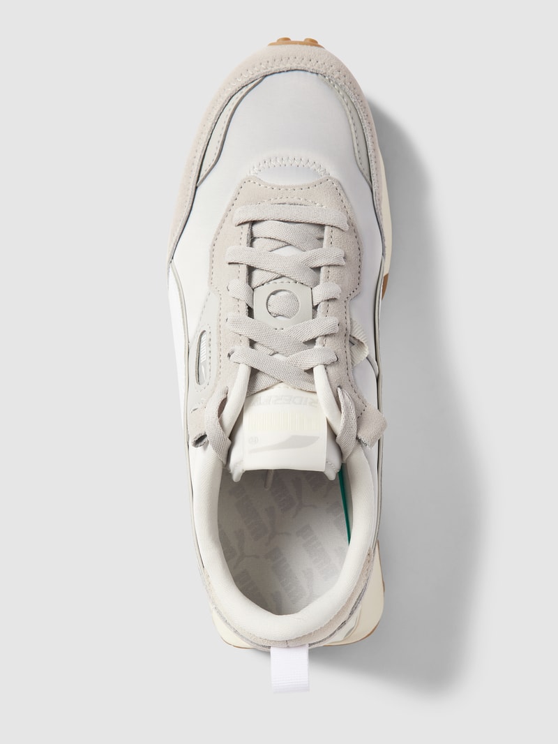 Sneaker mit Label-Details in hellgrau
