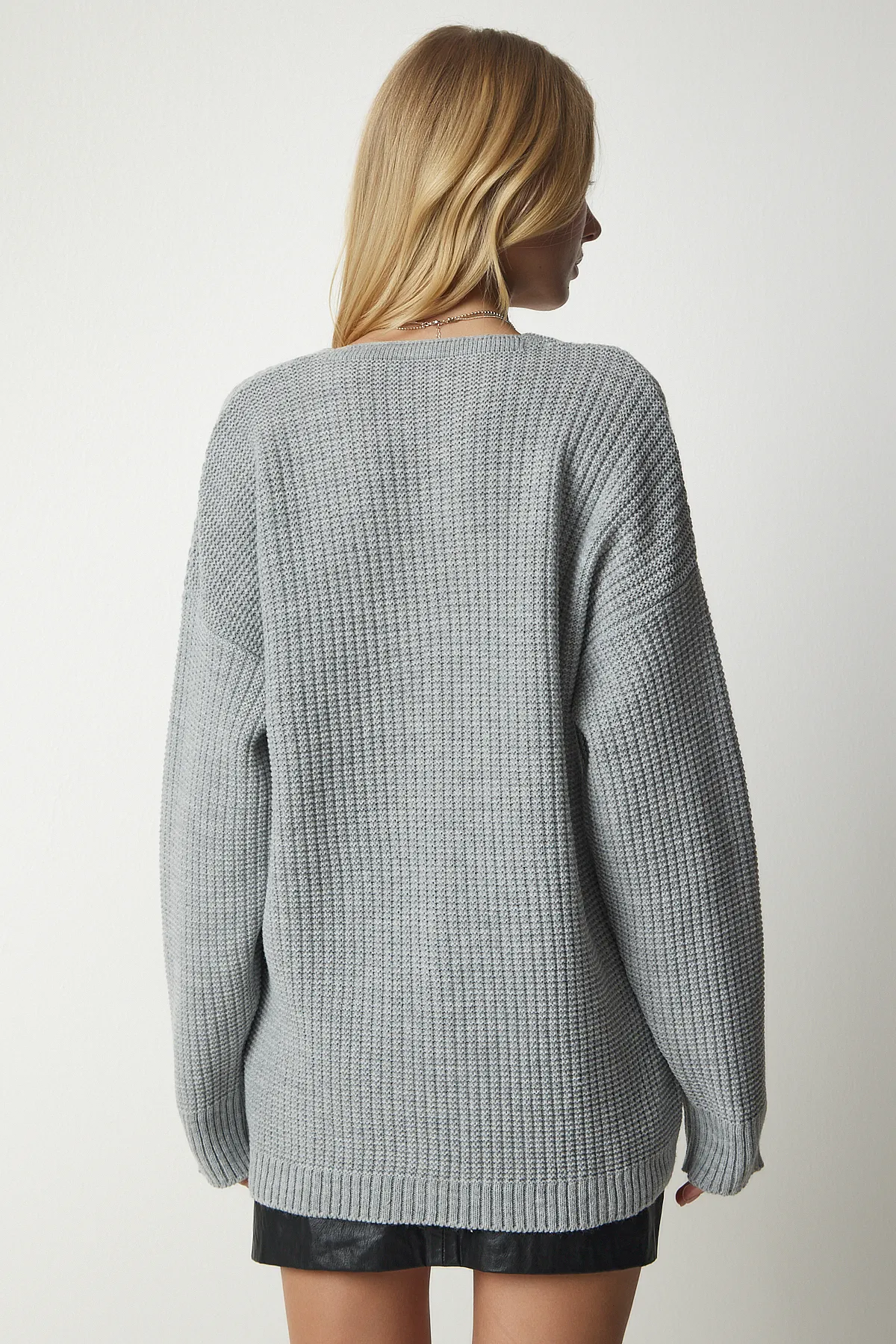Happiness İstanbul  Graue Strickjacke mit Blumenstickerei und Knöpfen für Damen KG00004