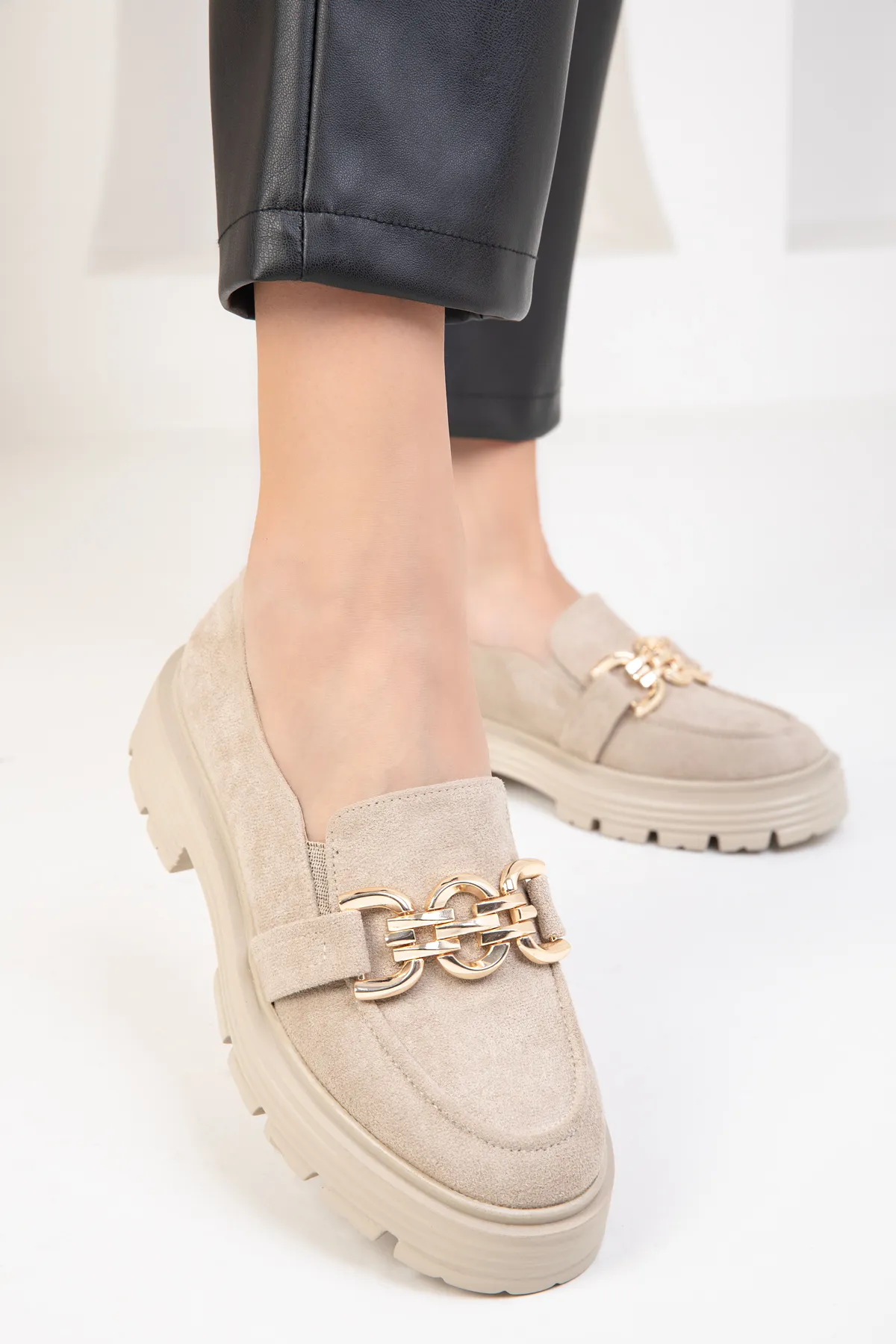 SOHO  Freizeitschuhe für Damen aus Wildleder 18738