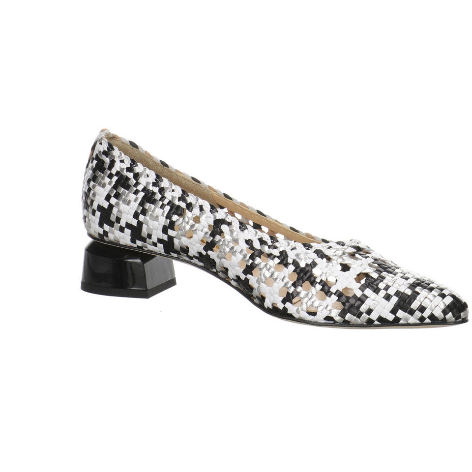 Brunate Pumps
