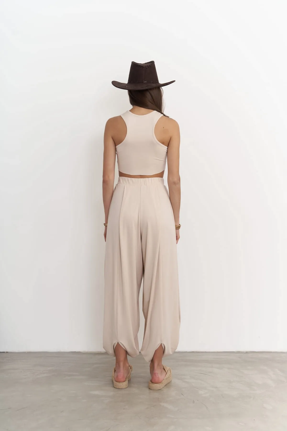 MAİ COLLECTİON  Casey Beiges Set mit verkürzter Hose