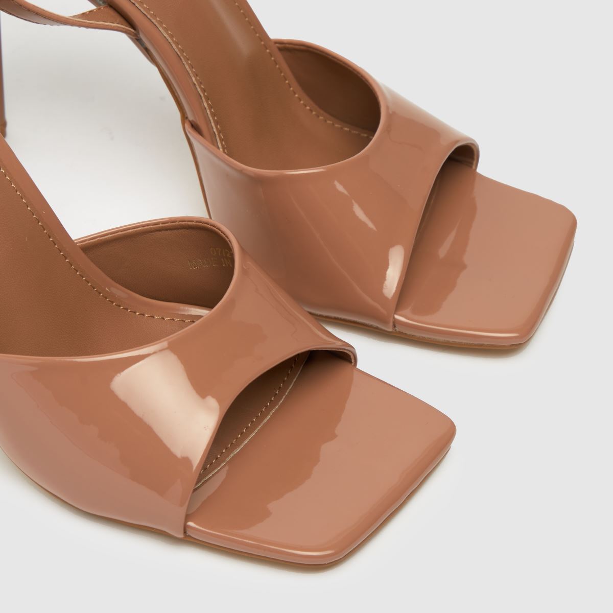Schuh Sienna – Naturfärgade högklackade lackskor med fyrkantig tå