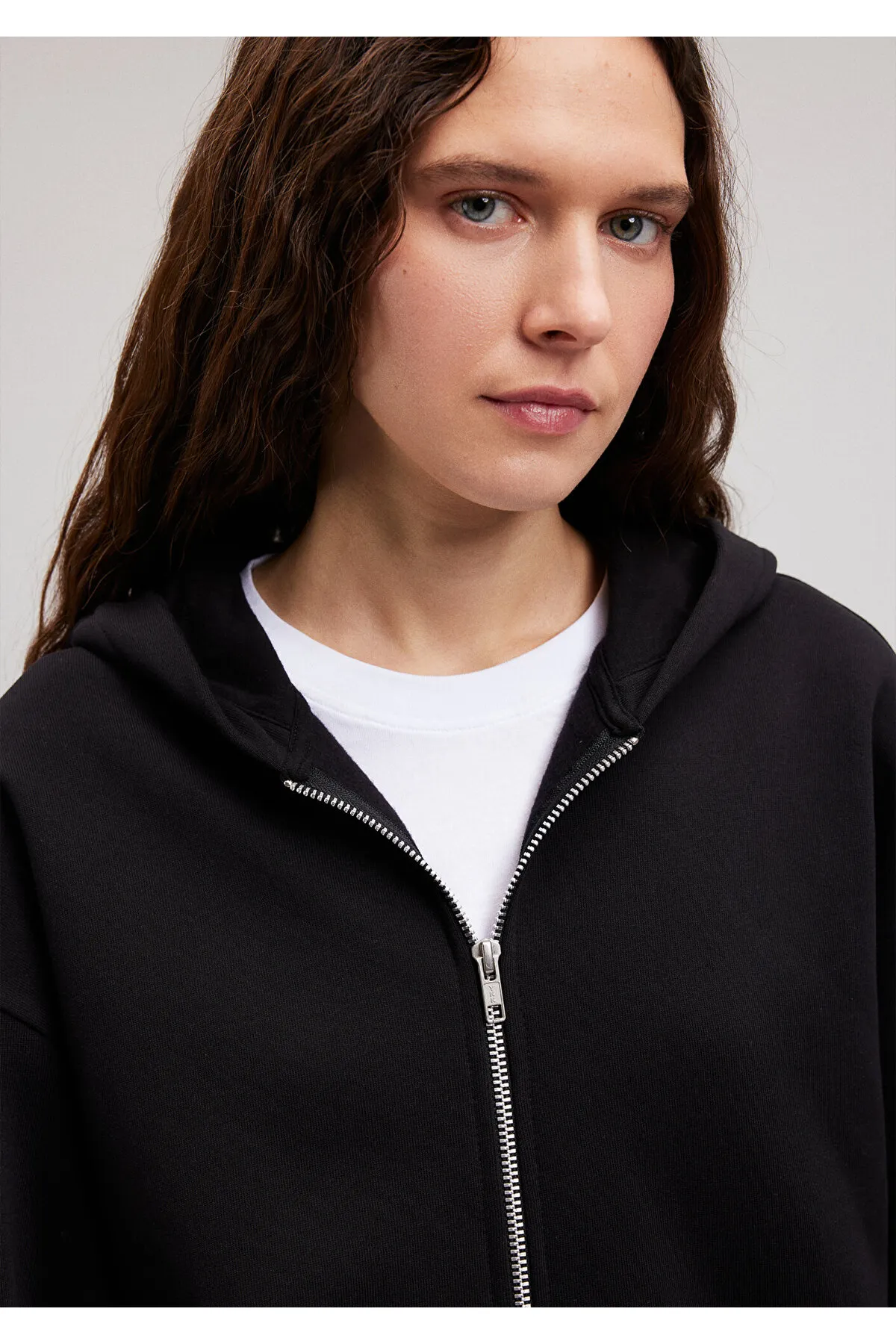 Mavi  Schwarzes Basic-Sweatshirt mit Reißverschluss und Kapuze 1611775-900