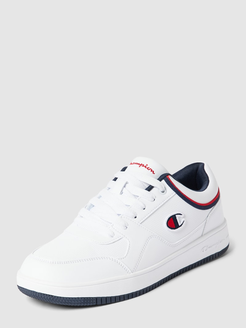 Sneaker mit Label-Detail in weiß