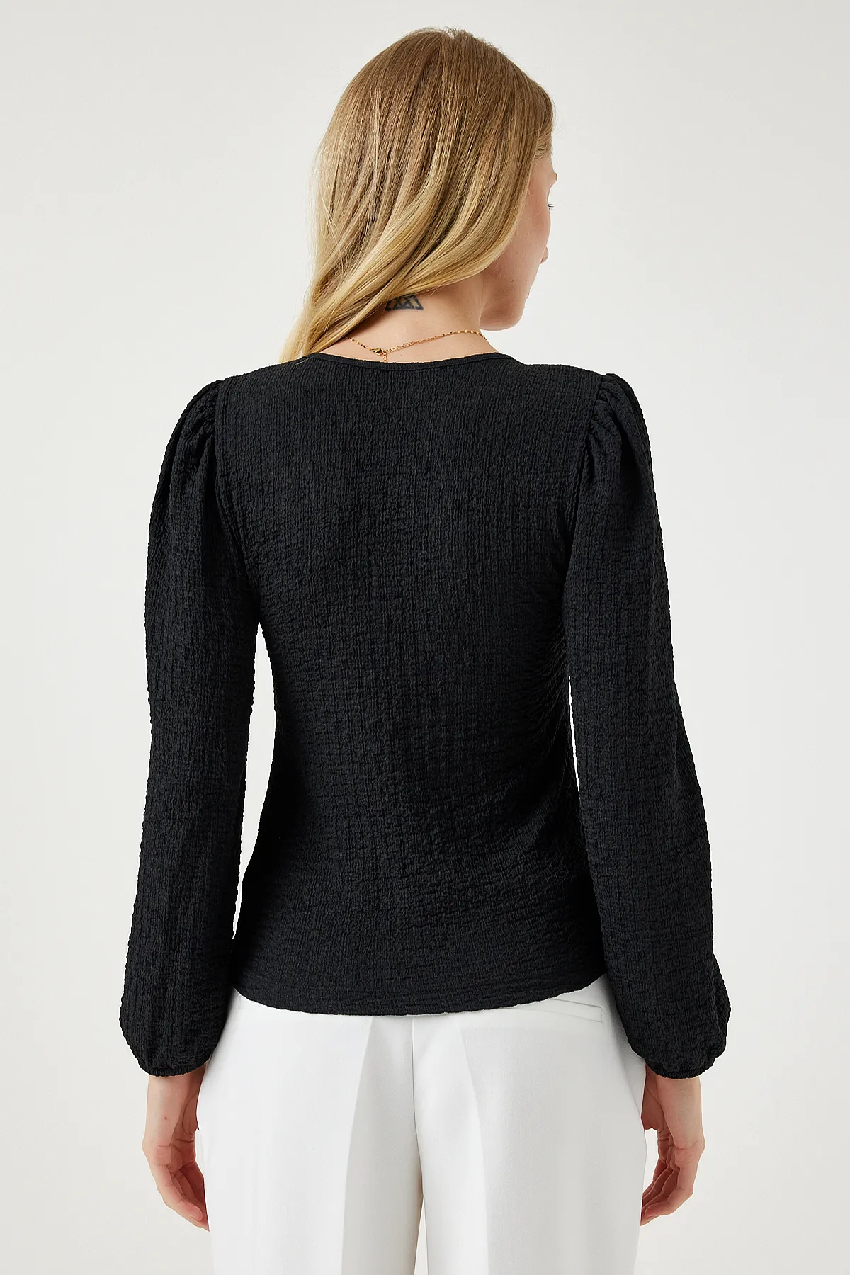 Happiness İstanbul  Schwarze strukturierte Strickbluse mit quadratischem Kragen für Damen DD01111