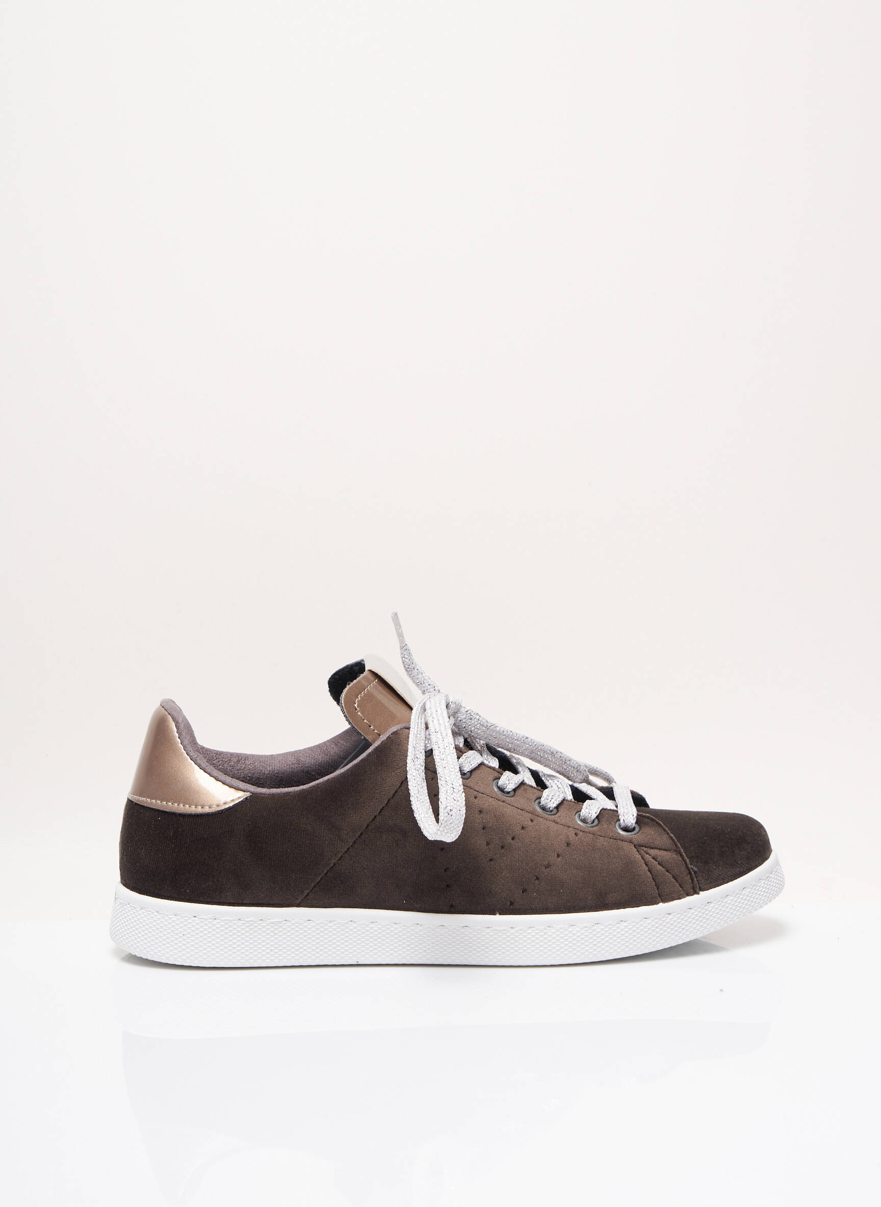 Victoria Baskets Femme couleur gris