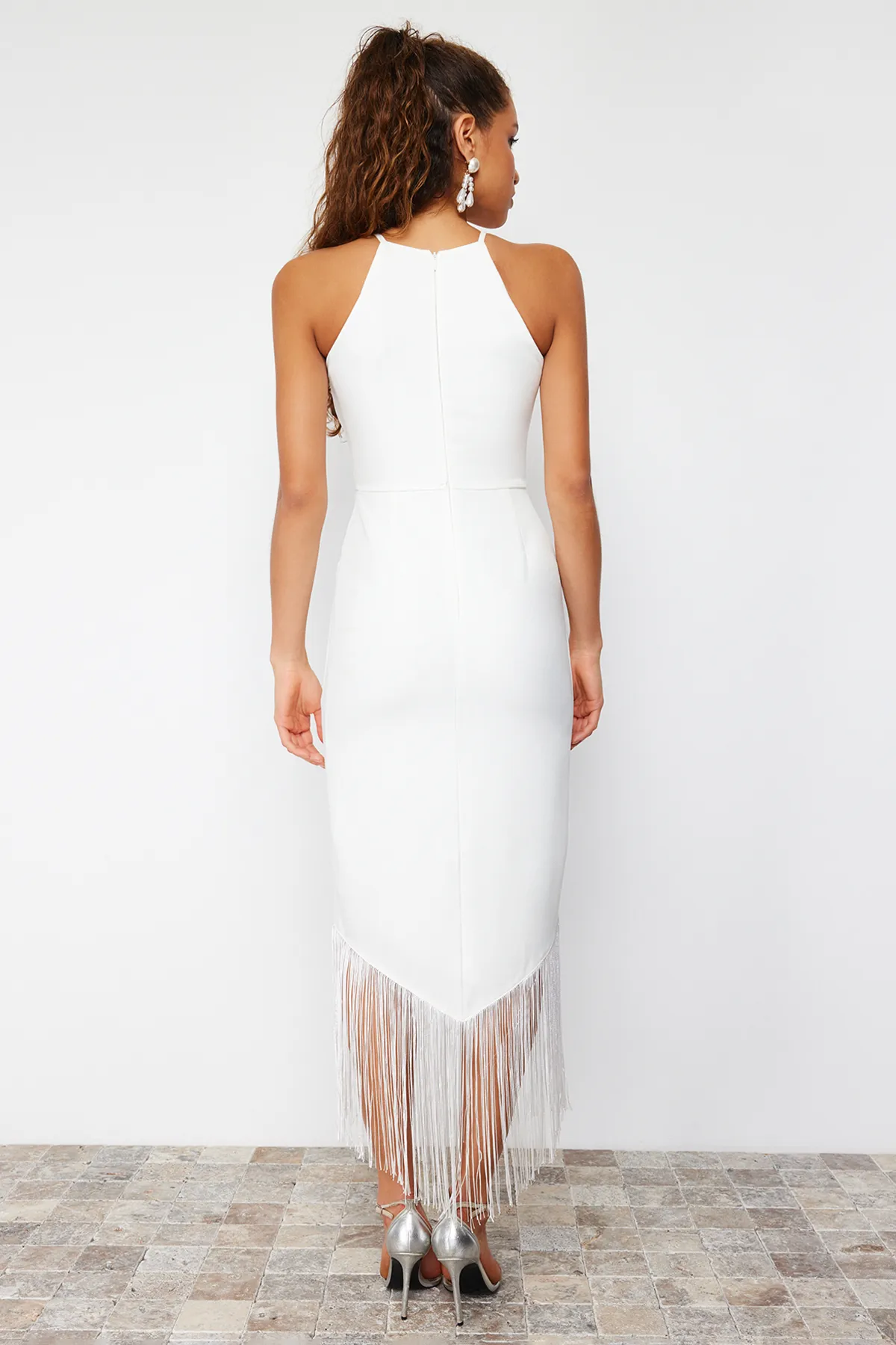 Trendyol Collection  Weißes, gewebtes Brautkleid mit Quasten TPRSS24EL00101
