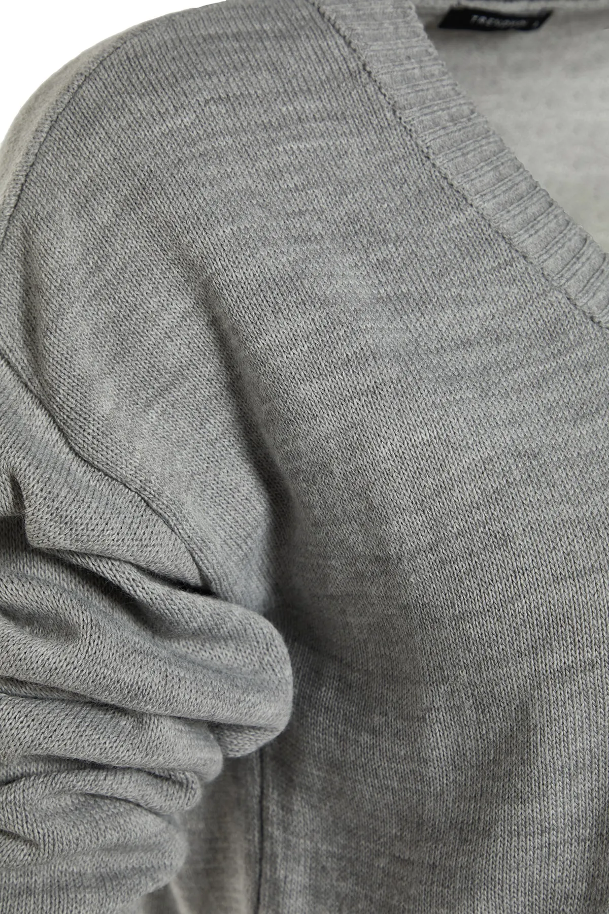 Trendyol Collection  Graues Strickoberteil- und -unterteil-Set mit V-Ausschnitt TWOAW23AU00087