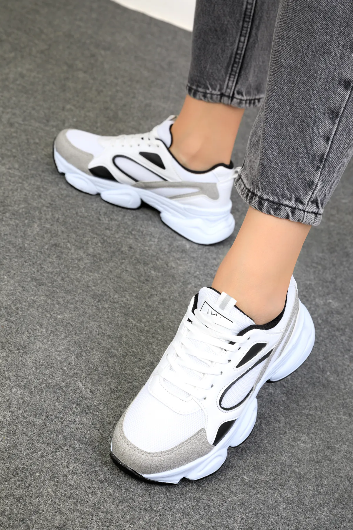SOHO  Weiß-Schwarze Damen Sneakers 17226