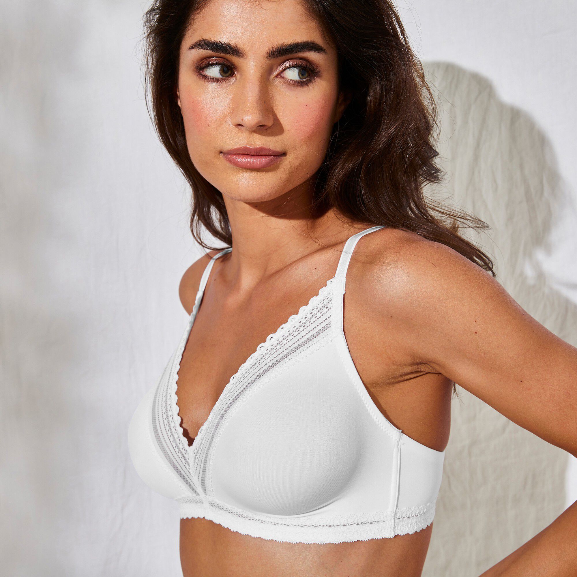 Soutien-gorge invisible forme triangle bonnets moulés Albury