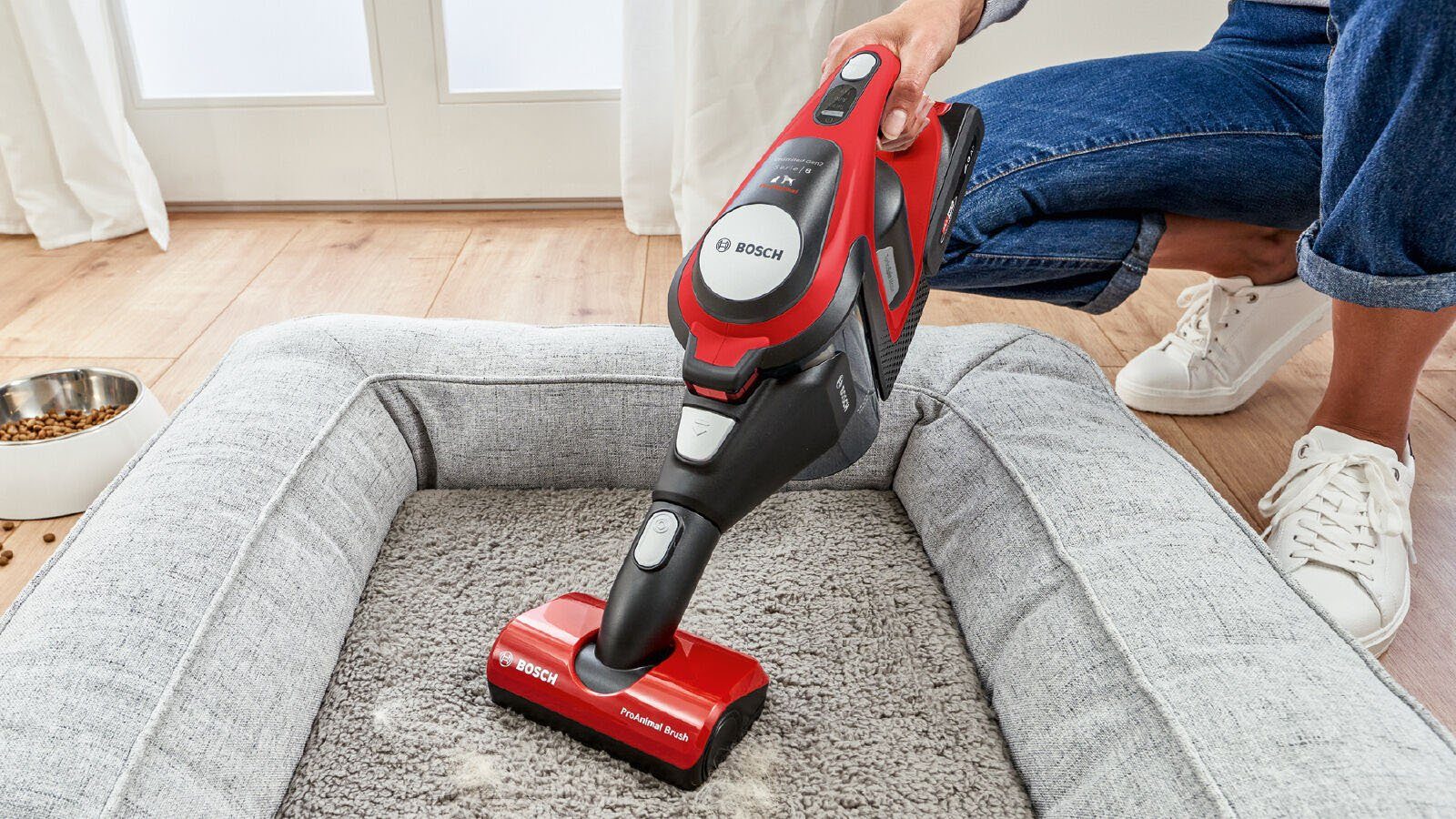 BOSCH Akku-Stielstaubsauger BCS8224PET Unlimited Serie 8 Gen2, beutellos, Ideal für Haustierbesitzer, rot/schwarz