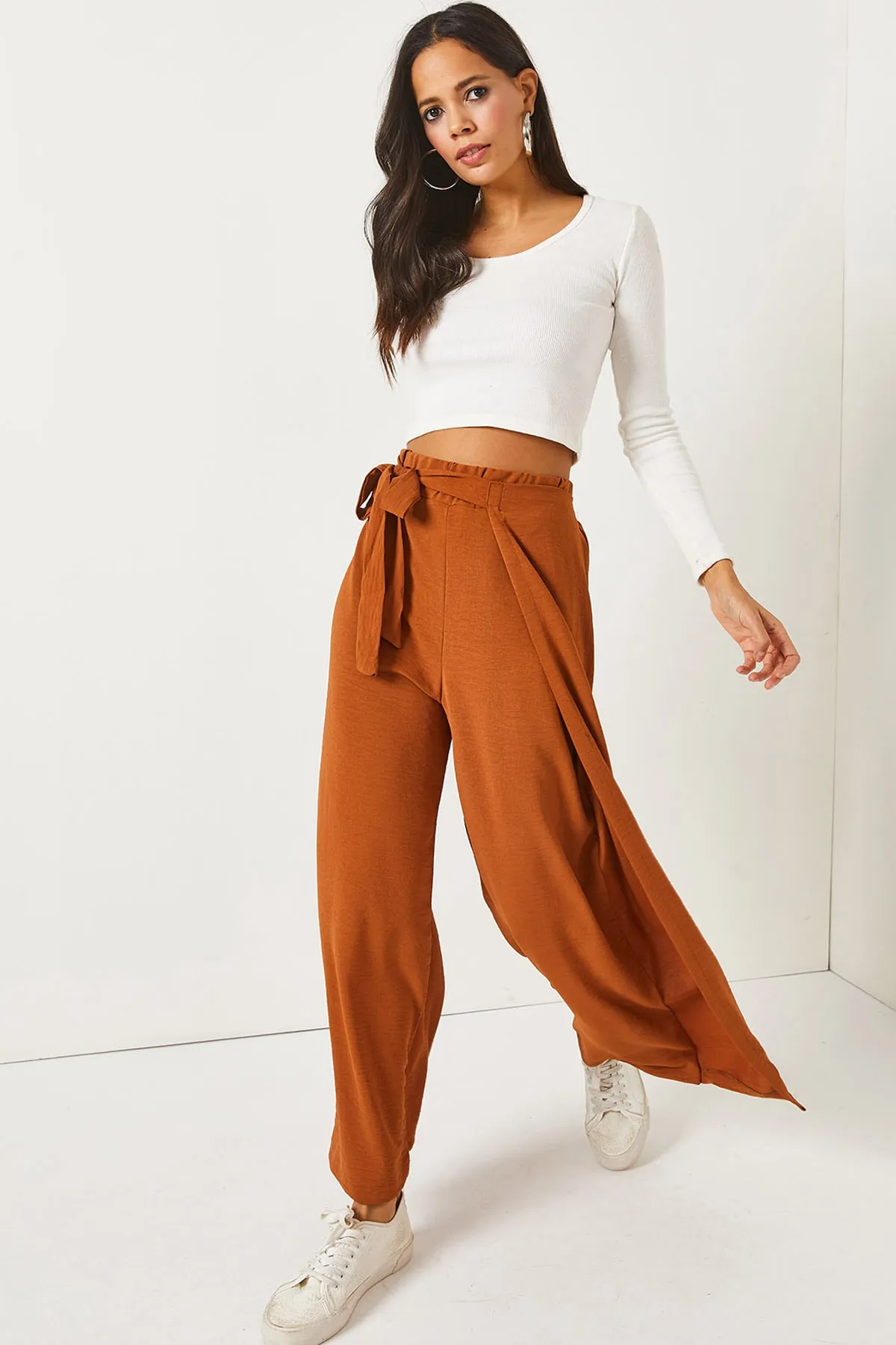 Olalook  Hellbraune Palazzo-Hose mit Bindedetail und Wickeloptik PNT-19000199