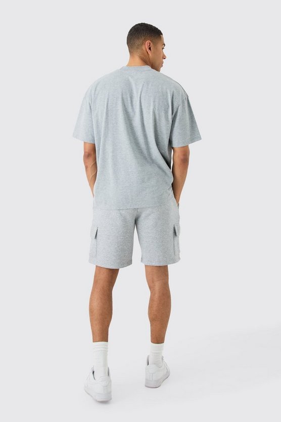 Oversize Man T-Shirt & Cargo-Shorts