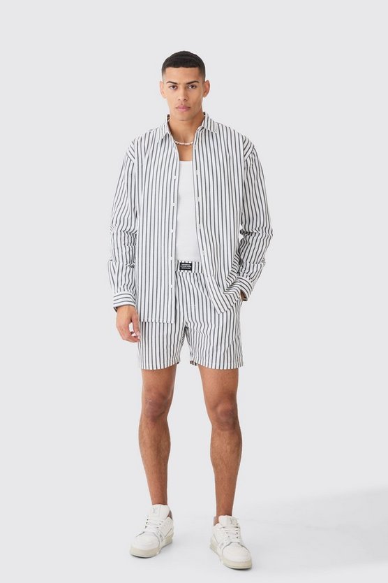Oversize Shorts-Set mit Nadelstreifen und Logo-Bund