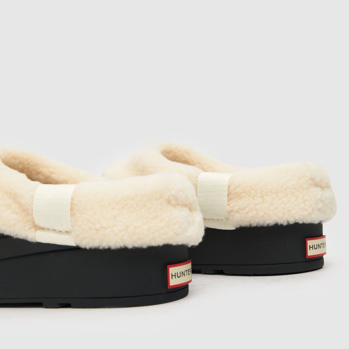 HUNTER BOOTS lapos talpú sherpa klumpa cipő fekete színben