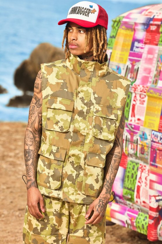 Ärmellose Twill-Weste mit Trichterkragen & Shorts