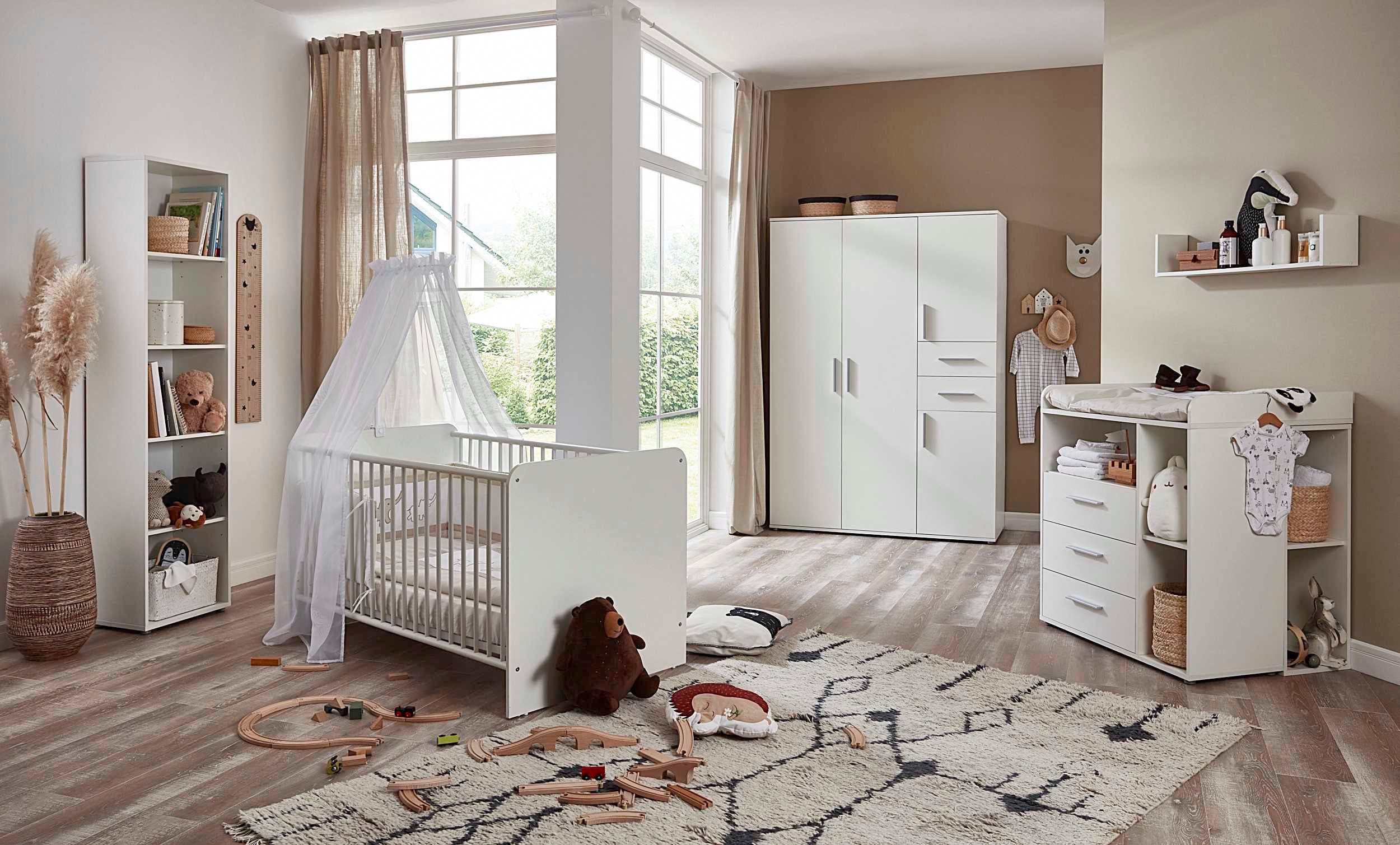 BMG Möbel Babyzimmer-Komplettset Lea, (Set, 7-St., Bett, Wickelkommode, Schrank, Standregal, Unterstellregal, Wandboard), Bett + Wickelkommode + 4-trg. Schrank + Standregal + Unterstellregal