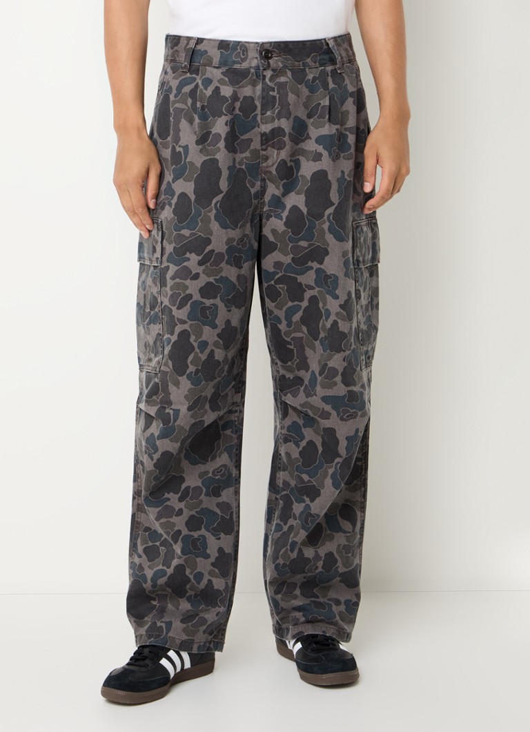 Carhartt WIP Cole loose fit cargo trousers made of organic cotton with camouflage print