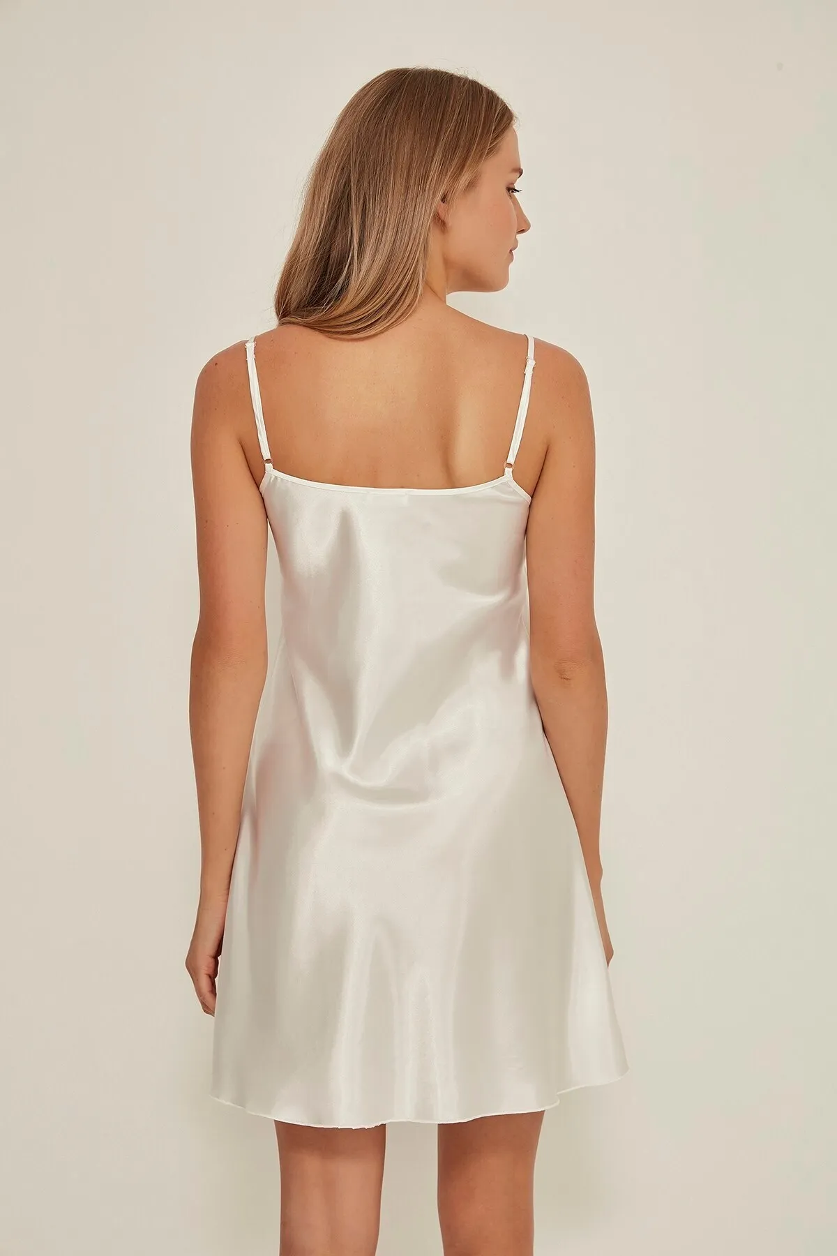 C&City  060 Damen-Nachthemd aus Satin und Spitze, Ecru