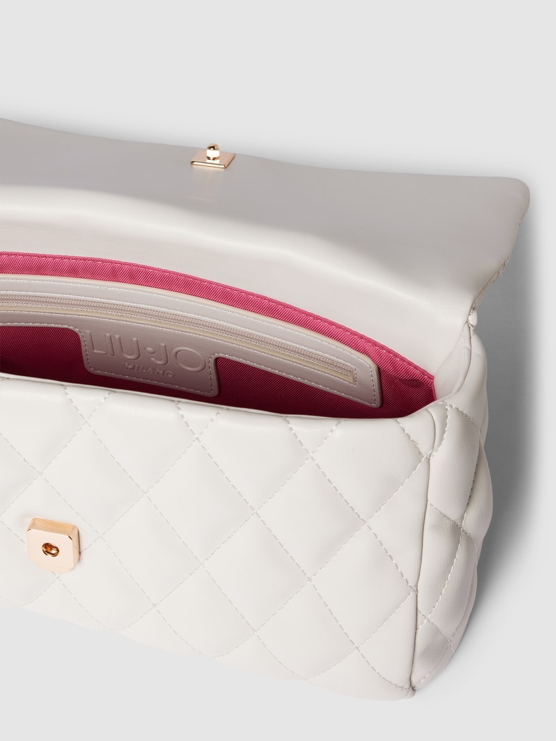 Shopper mit Label-Detail in kirschrot