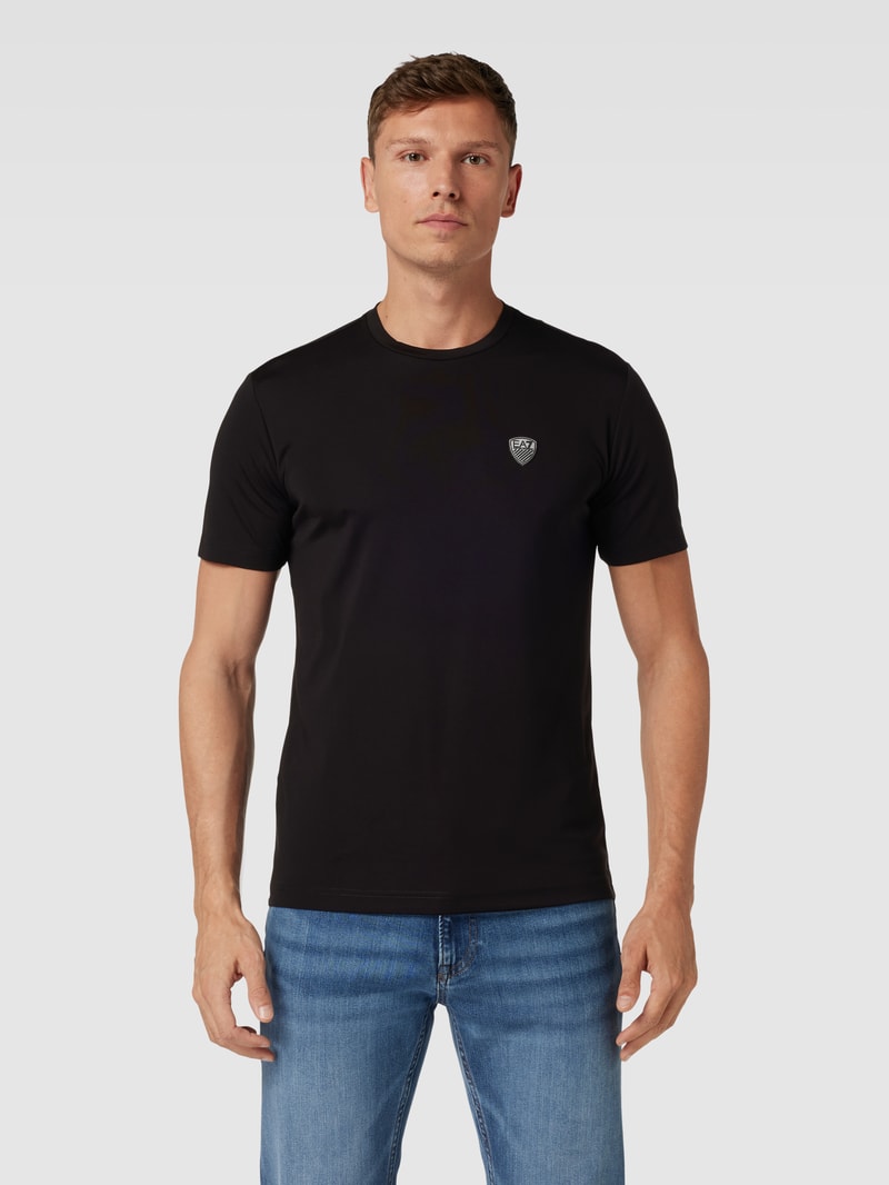 T-Shirt mit Label-Detail in schwarz