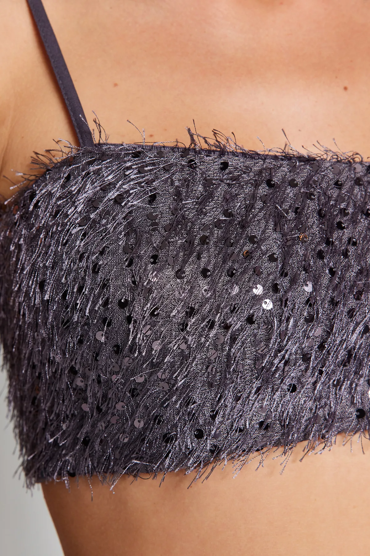 Trendyol Collection  Silbernes Crop Bustier mit Fransen und Pailletten TPRAW24BS00034