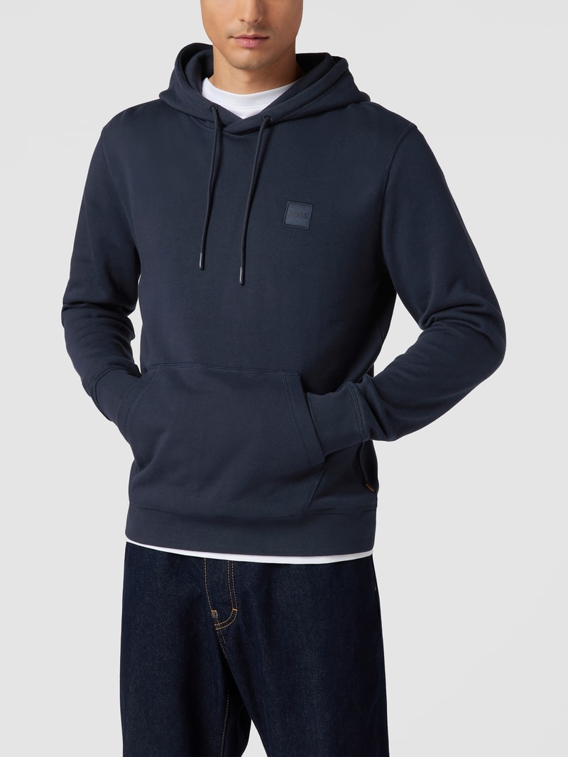 Hoodie mit Label-Detail und Känguru-Tasche Modell 'WETALK' in dunkelblau
