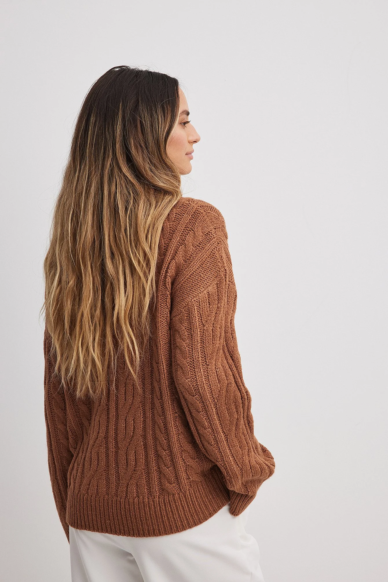 Strickpullover mit Zopfmuster und Rollkragen