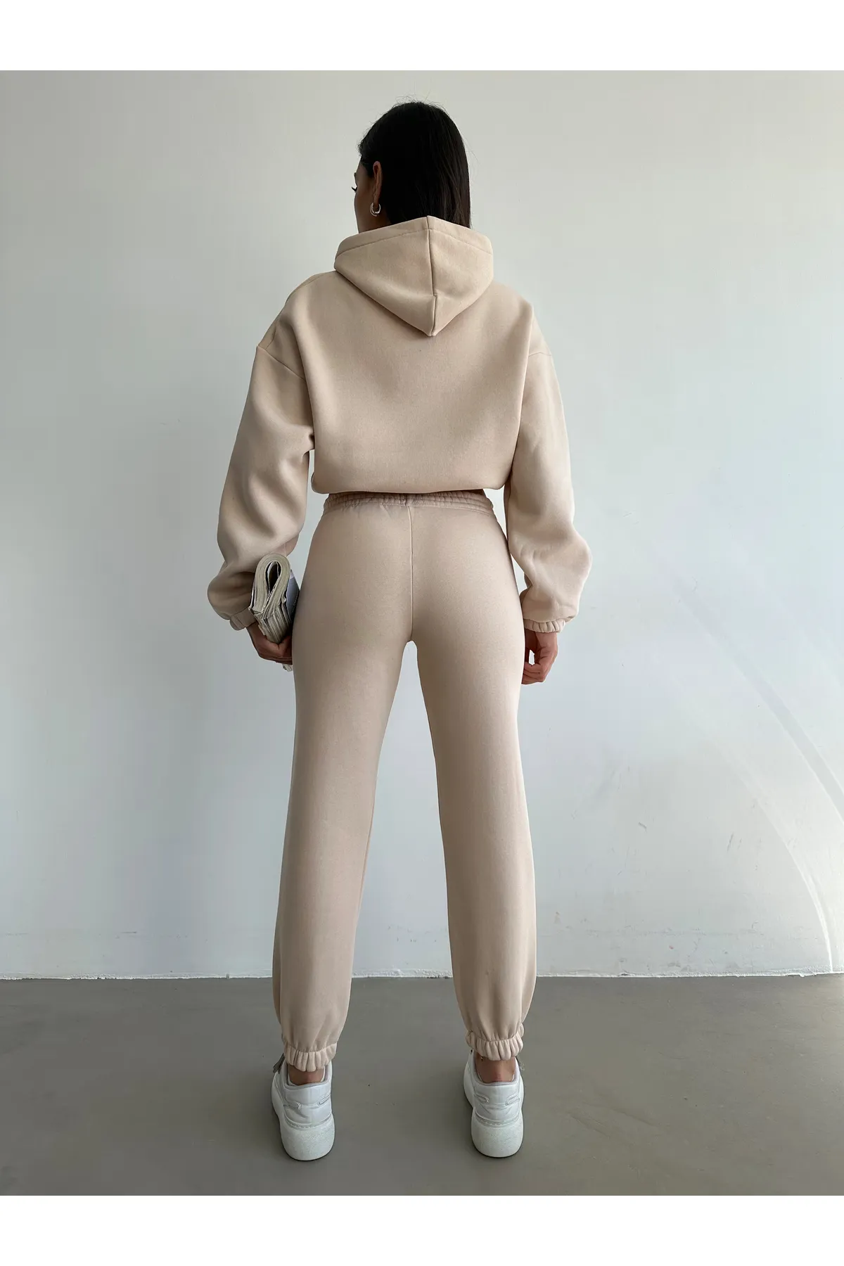 BEJNA  Beigefarbener Basic-Trainingsanzug für Damen aus Baumwolle mit Fleece-Innenseite