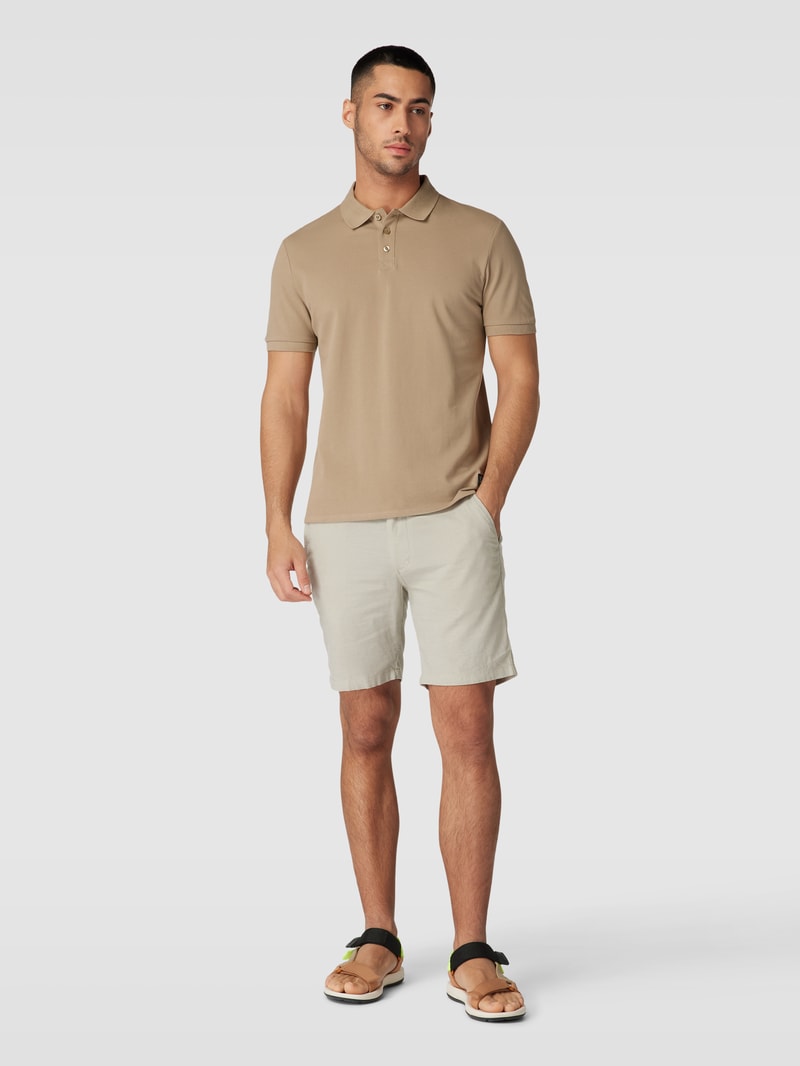 Bermudas mit Stoffgürtel in schilf
